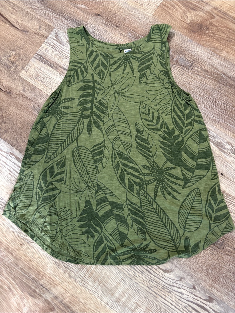 🌴 Old Navy Olive Green Tropical Leaf Tank